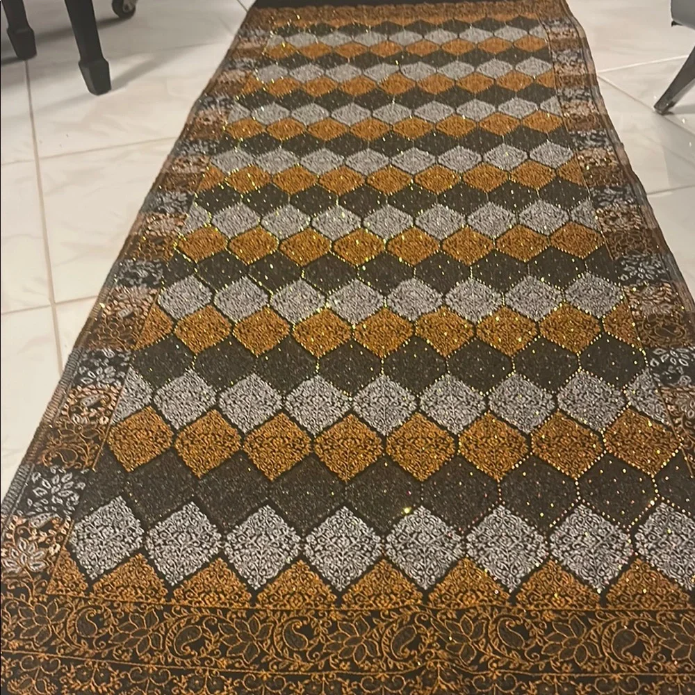 Elegant Geometric Patterned shawl or runner - Picture 5 of 10